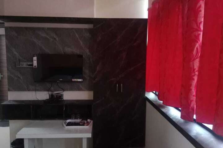 Room 6 of 16