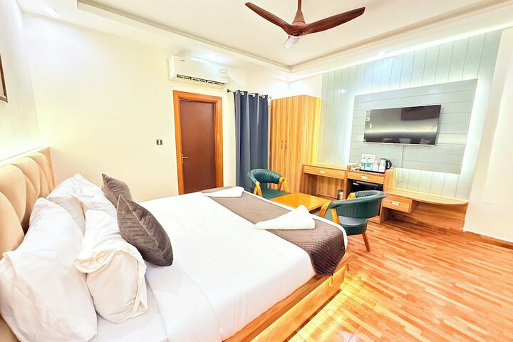 Room 8 of 40
