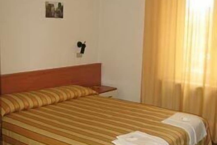 Room 14 of 60