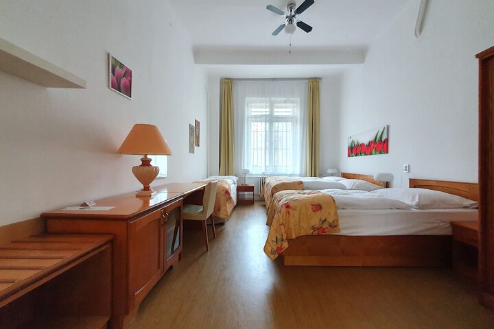 Room 105 of 324