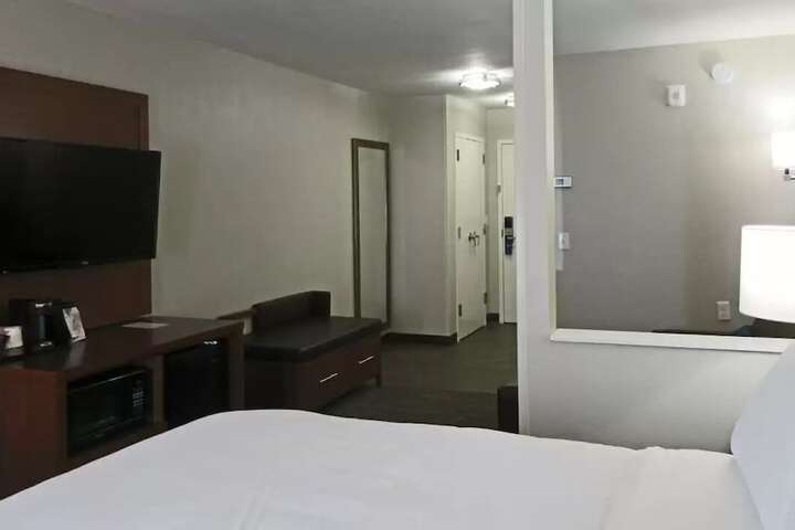 1 King Bed (1 of 12)