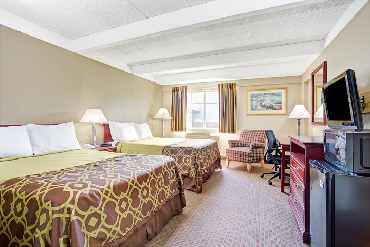 Queen Bed Accessible (5 of 6)