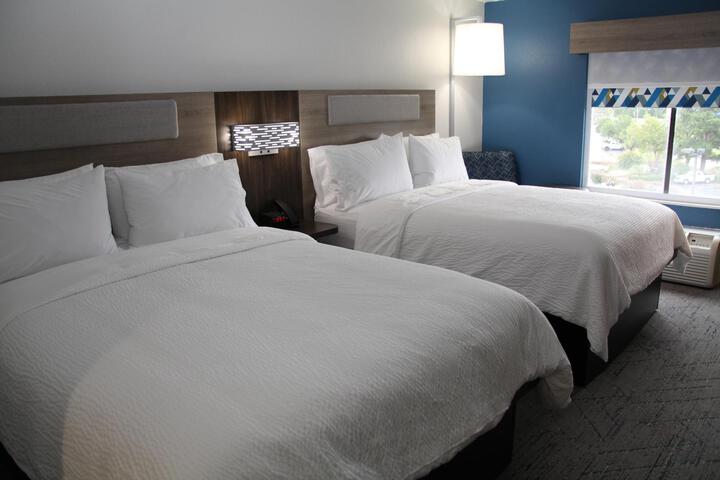 Standard 2 Queen Beds Accessible (16 of 16)