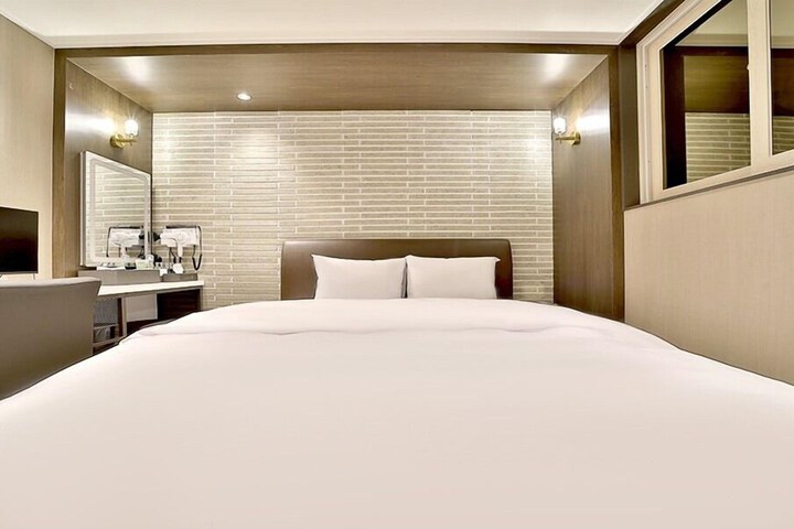 Room 26 of 63