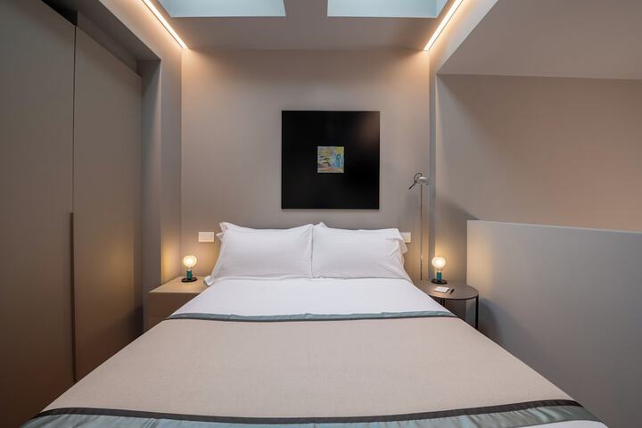Room 18 of 111