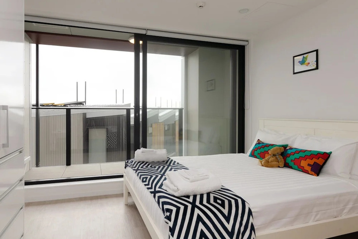 Brand New Stylish Studio Apt Pool, Gym & Sauna