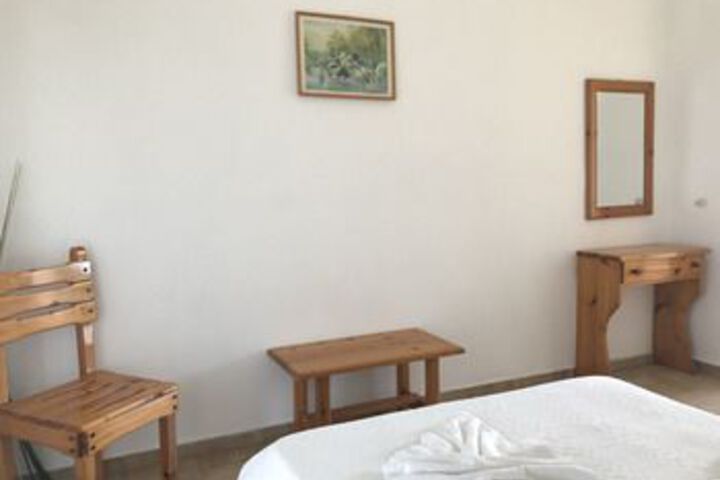 Room 4 of 10