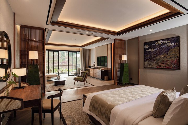 Room 5 of 94