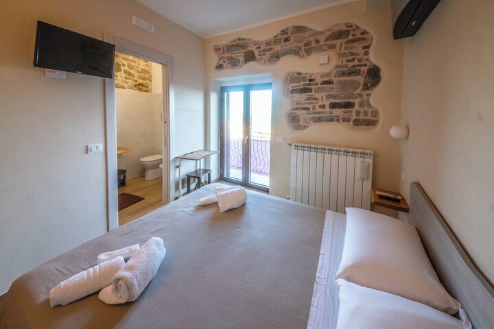 Room 4 of 57