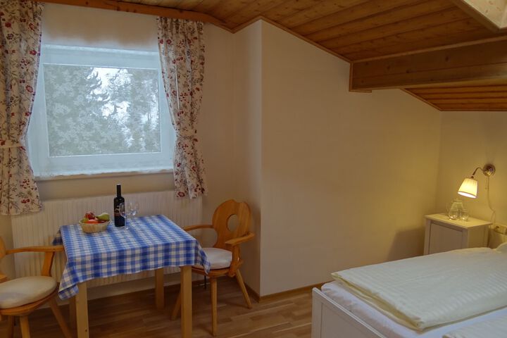 Room 33 of 61