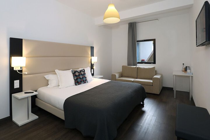 Room 8 of 74