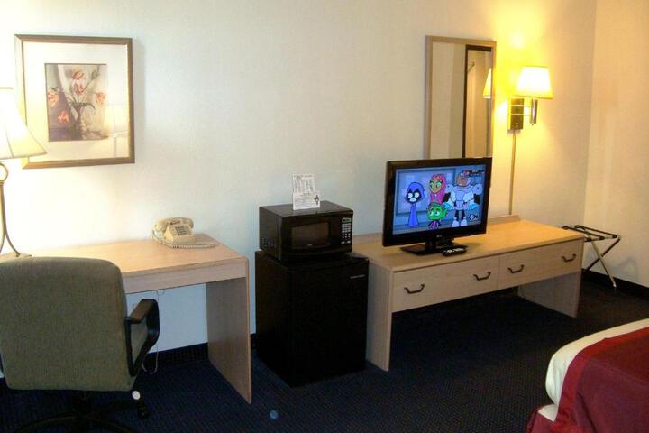 1 King Bed (1 of 15)