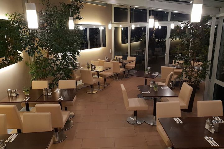 Dining 22 of 31