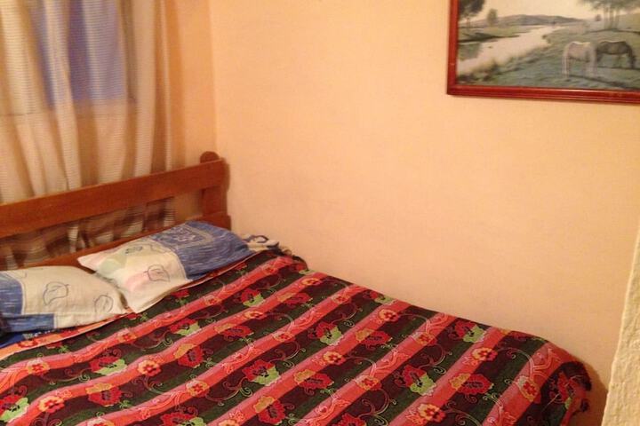 Room 4 of 12