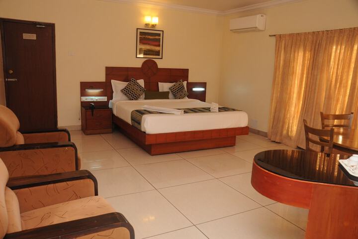 Room 13 of 38