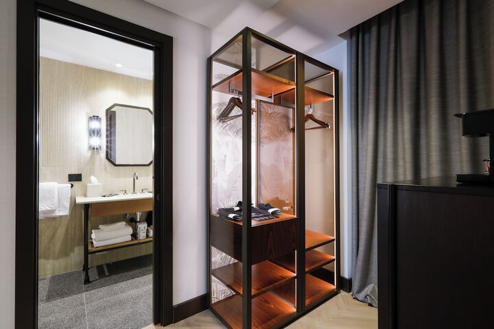 Room 6 of 47