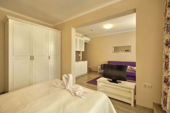 Room 13 of 72