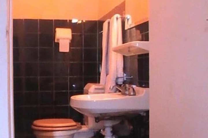 Room 4 of 12