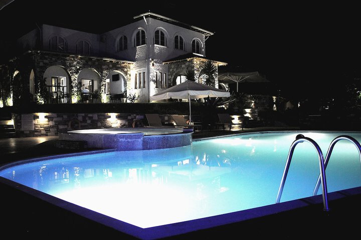 Zeus Hotel