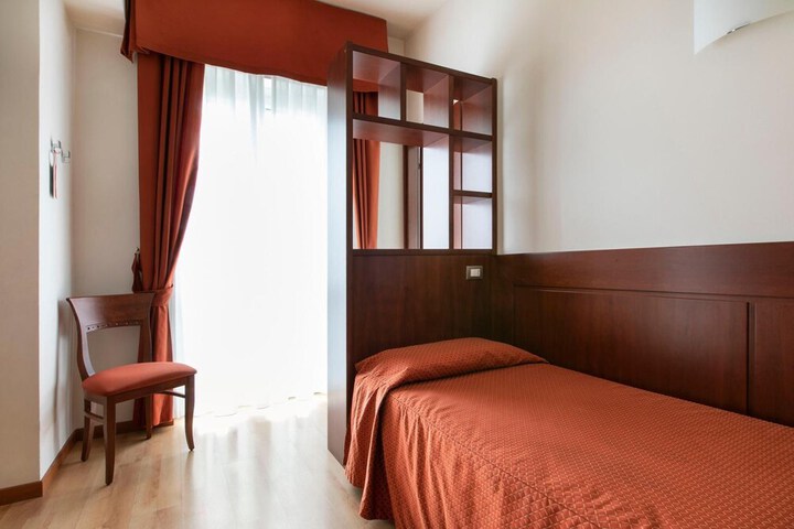 Room 15 of 49