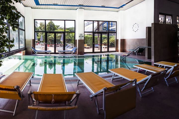 Pool Hotel