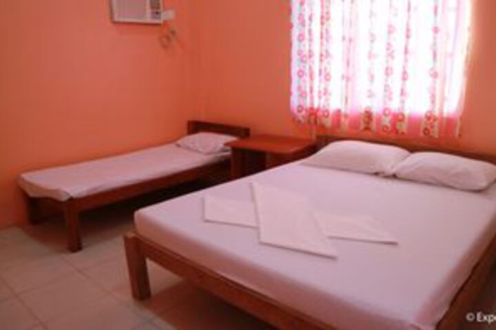 Room 9 of 32