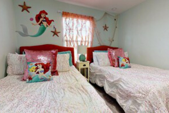 Room 18 of 28