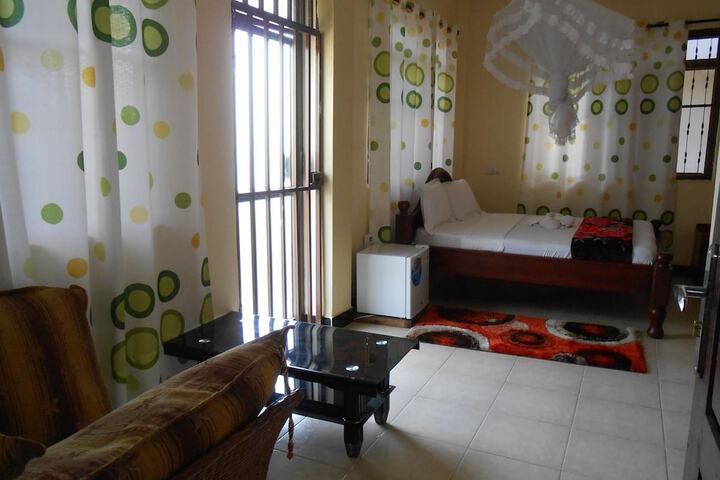 Room 9 of 30