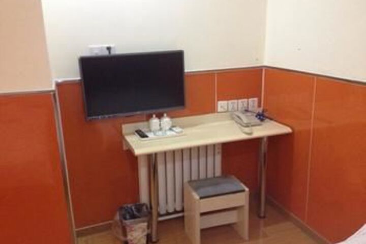 Room 9 of 36