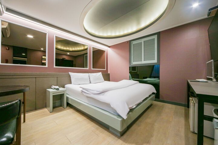Room 54 of 70
