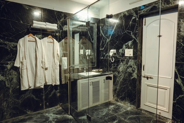 Room 15 of 74