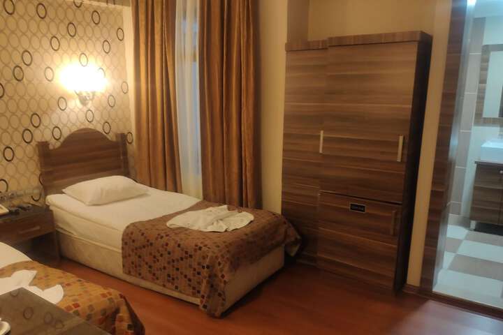 Room 18 of 46