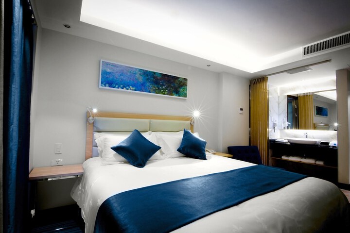 Room 6 of 34