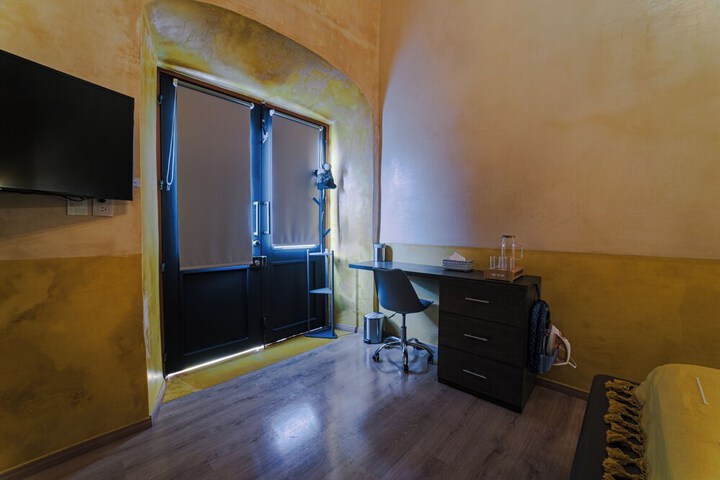 Room 33 of 70