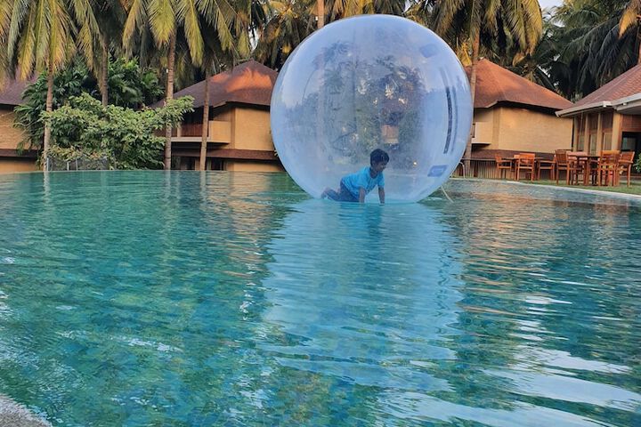 Hotel with Pool