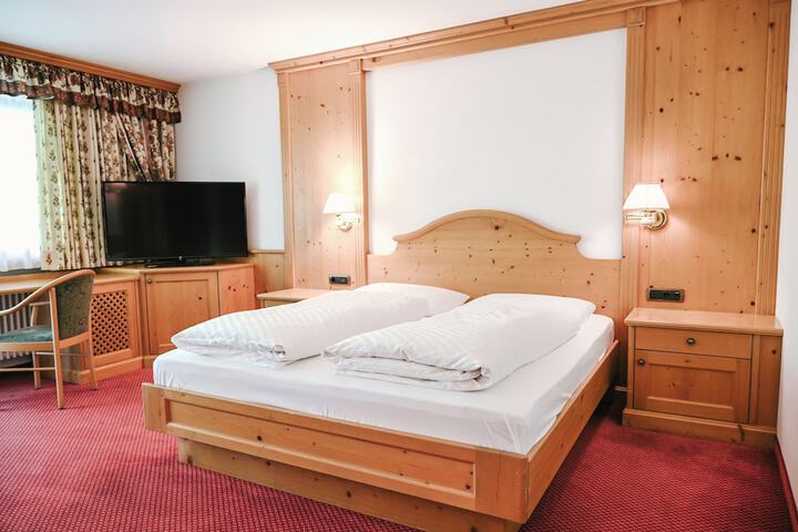 Room 12 of 27