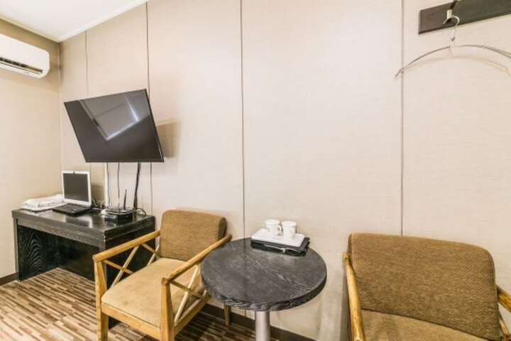 Room 19 of 39
