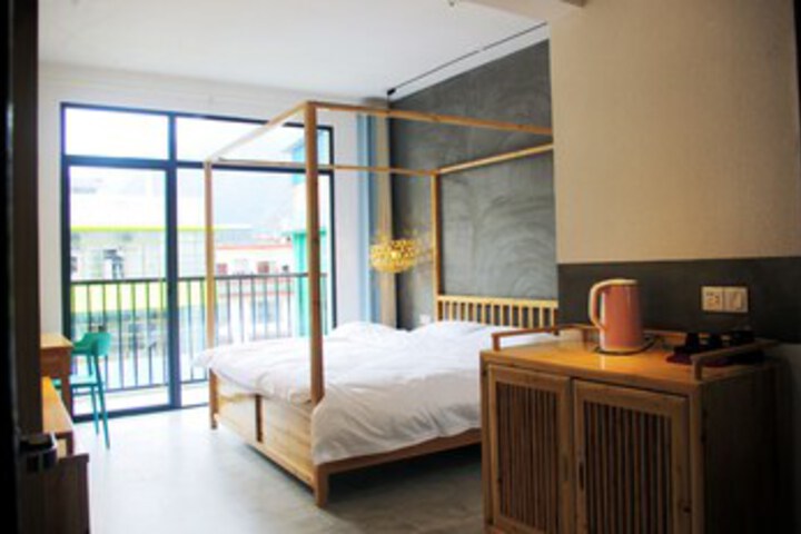 Room 17 of 27