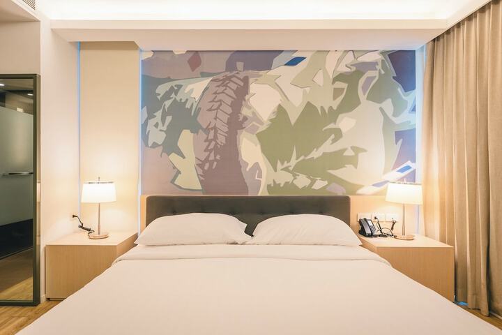 Room 9 of 78