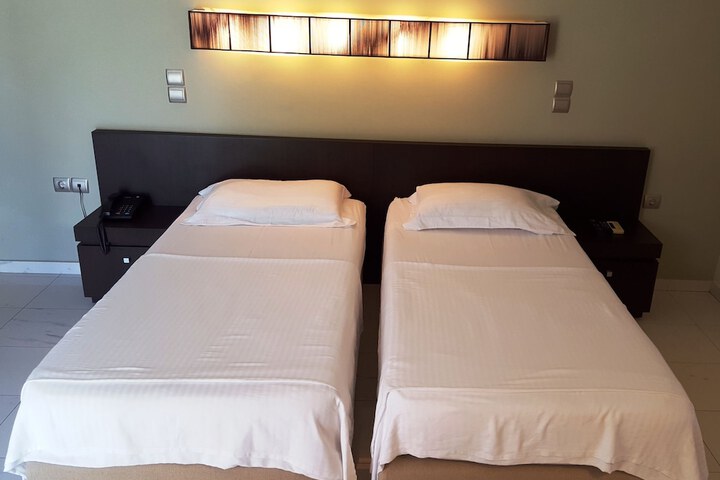 Room 16 of 33