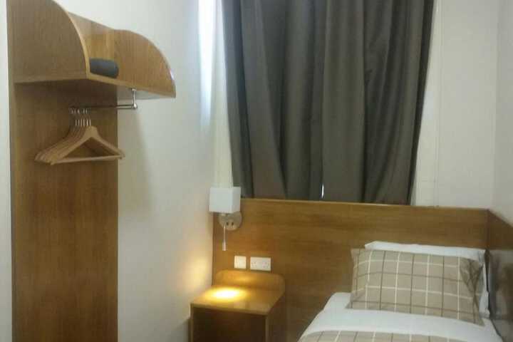 Room 13 of 26