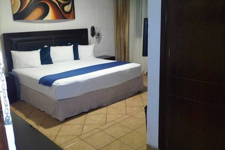 Room 27 of 73