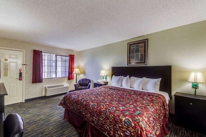 Room 9 of 23