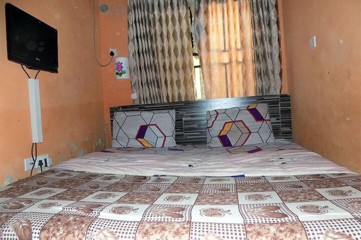 Room 2 of 10