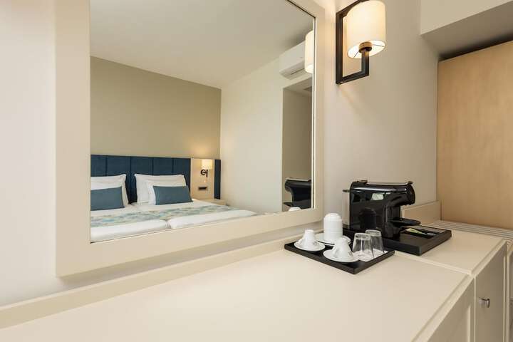 Room 72 of 340