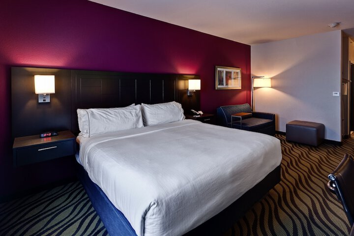 1 King Bed (1 of 12)