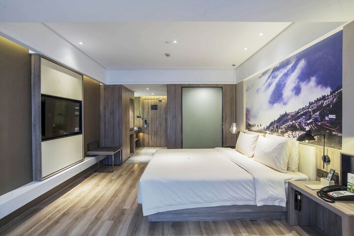Room 9 of 68