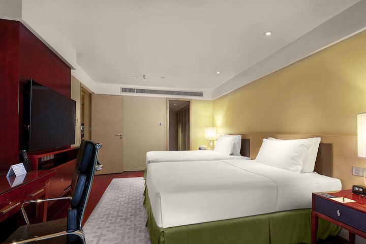 Room 5 of 94
