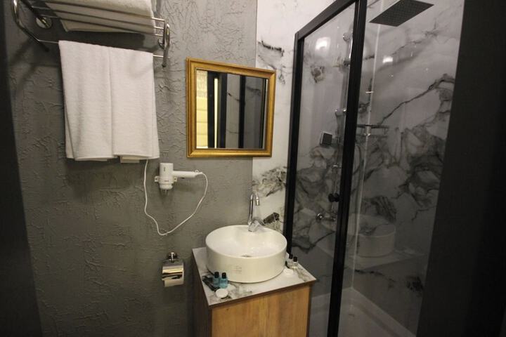 Room 166 of 204