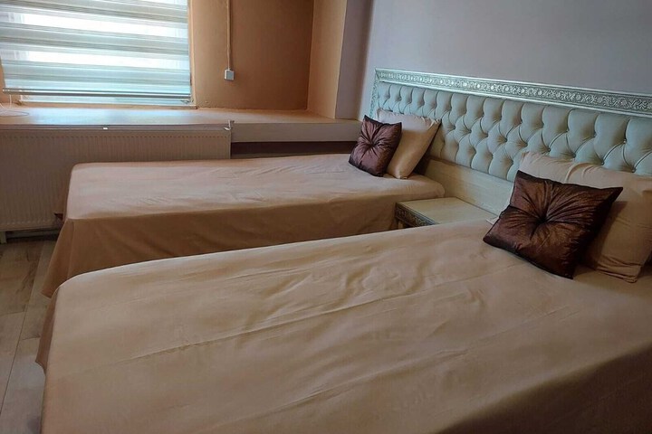 Room 8 of 28